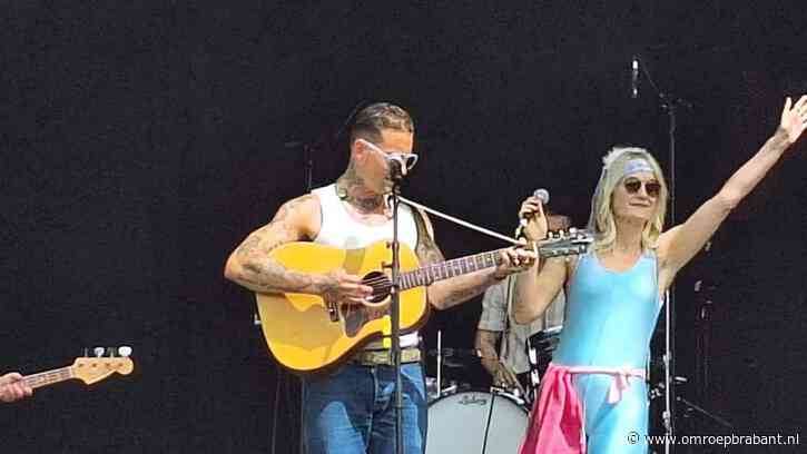 Hilde zong op vrijgezellenfeest duet met Douwe Bob: 'Ik wist nergens van!'
