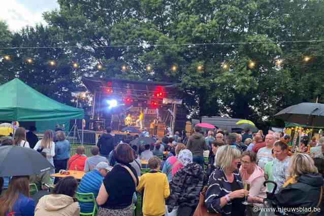 Kloosterfeest zorgt ondanks de regen toch voor veel sfeer