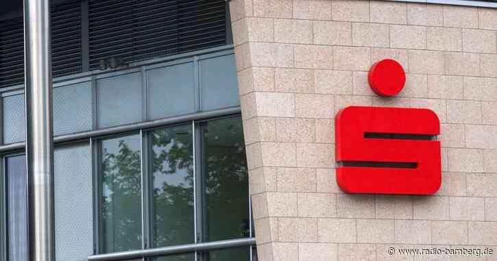 Technisches Hilfswerk und DLRG bekommen Spende von Sparkasse