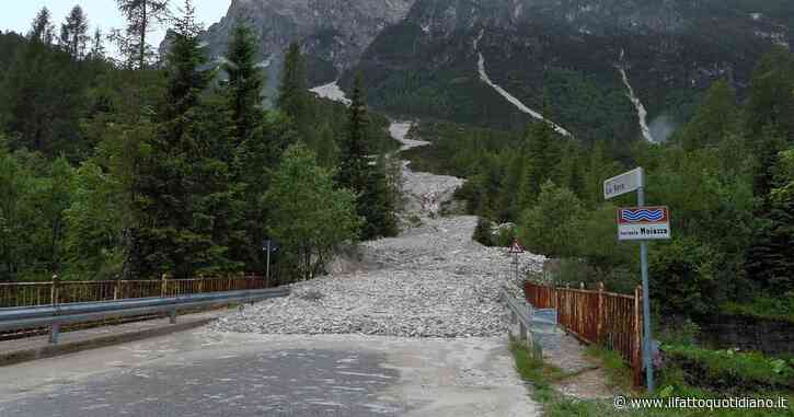 Enorme colata di fango e detriti invade la strada del passo Duran, nel Bellunese: inutili le vasche di contenimento costruite nel 2023