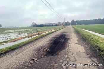 Na een half jaar kan Helchterensedijk eindelijk worden hersteld: “Door het natte weer kon het niet eerder”