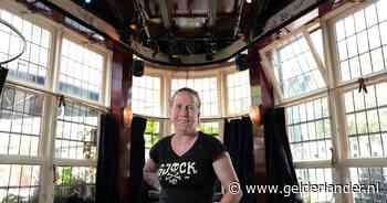 ‘In dit café zijn we lekker links, wat zich uit in lage prijzen’