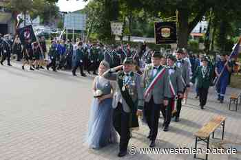 Doppeltes Schützenjubiläum mit großem Zapfenstreich in Löhne