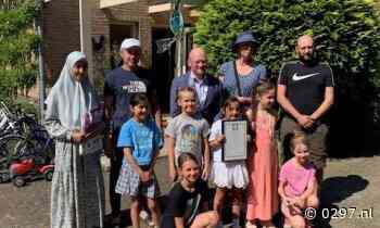 Muslima ontvangt oorkonde voor redde van vriendinnetje