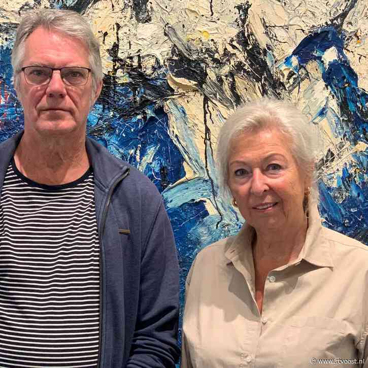 Almelose vrijwilligers hingen net z'n schilderijen op, en toen overleed Cremer: "Heel bizar"