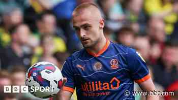 Midfielder Fiorini signs for Stockport