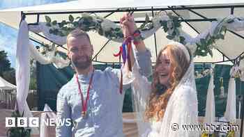 Couple tie knot at 'magical' Glastonbury Festival