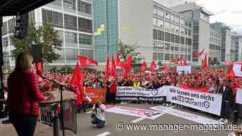 Mercedes: 25.000 Menschen protestieren gegen Verkauf von Autohäusern
