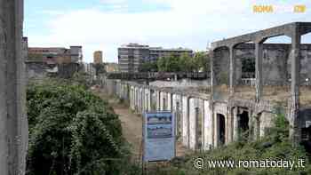 VIDEO | Ruspe dentro la Ex Snia. L’intervento sul verde contro il rischio incendi mette in allerta gli abitanti