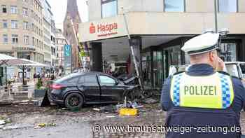 Hamburg: Auto fährt in Menschenmenge – ein Toter