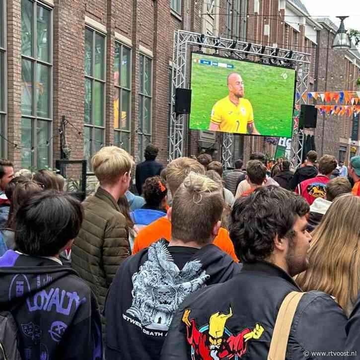 Zwolle geniet van EK voetbal op grote schermen in de stad