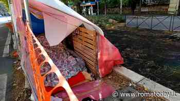 La "ciclabile dei fuori sede" bloccata per motivi di sicurezza. E nel cantiere c'è anche un bivacco