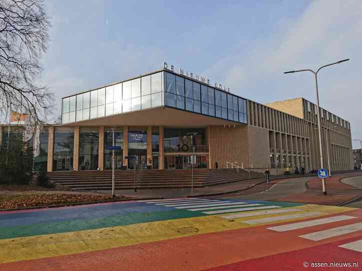 Tweedehands boekverkoop in De Nieuwe Kolk in de zomer