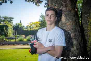 Hij stond al onder de lat bij KRC Genk, maar nu moet Berre (17) stoppen met voetballen: “Ik slaap amper van de pijn”
