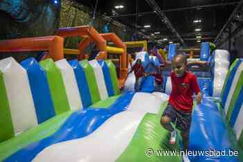 Enorm opblaasbaar parcours strijkt neer in Tour & Taxis