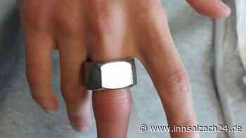 Teenager (15) bastelt sich „Ring“ und landet in Münchner  Notaufnahme