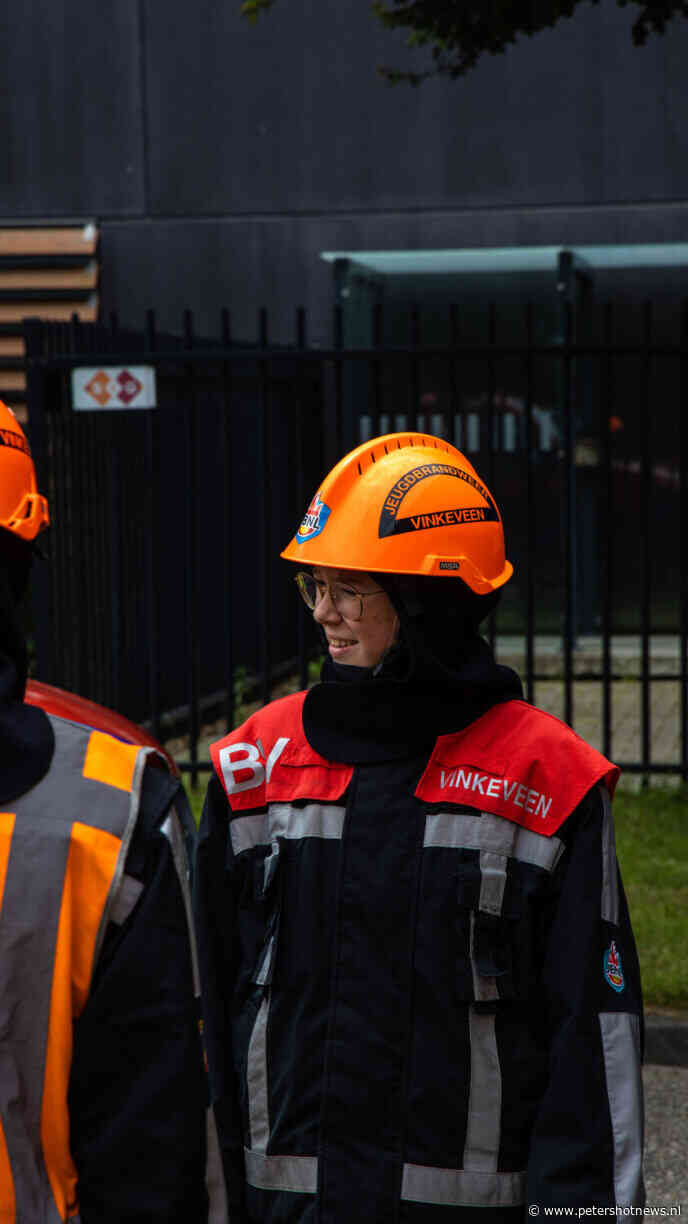 Jeugdbrandweer Vinkeveen in actie tijdens halve finale wedstrijd