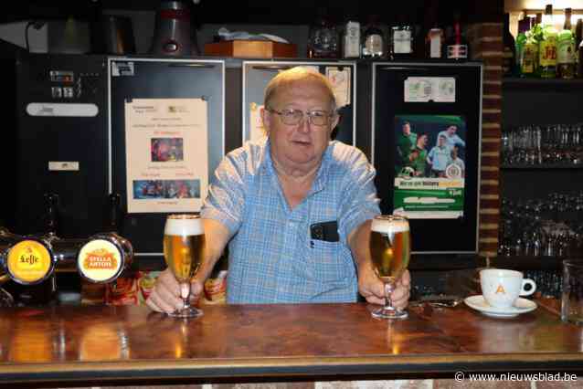 Freddy (75) tapt al dertig jaar pintjes en dat is een unicum in zijn gemeente: “Het uitgaansleven is hier ineen aan het stuiken”