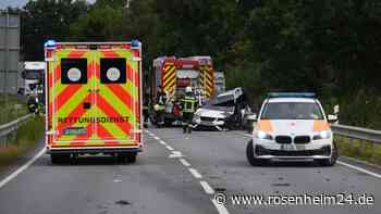 Schwerer Unfall auf der B299: Seat kracht in Gegenverkehr – Fahrer eingeklemmt