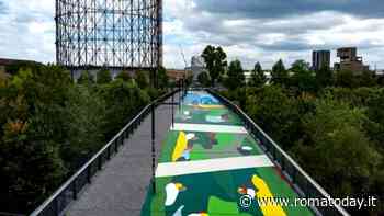 C'è un'opera "calpestabile" che attraversa il Tevere. Così la street art riqualifica il Ponte della Scienza