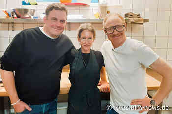 TV-Stars Sebastian Bezzel und Simon Schwarz backen Zuckerbrot beim Ulmer Zuckerbäcker