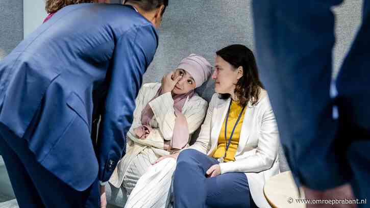 Esmah Lahlah emotioneel in Tweede Kamer tijdens debat over hoofddoek