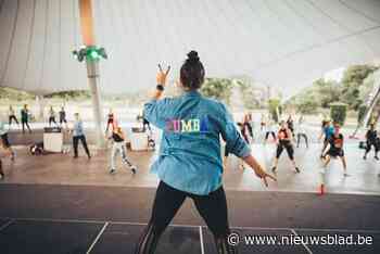 Opnieuw zumba onder de Vlindertent