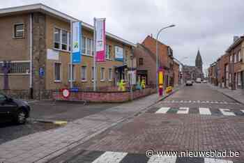 Inwijkeling organiseert eerste garageverkoop ooit van zijn dorp: “Een traditie die ik een beetje miste hier”