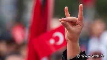 Streit um Wolfsgruß – Erdogan kommt für Viertelfinalspiel der Türken nach Berlin