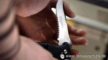 Messer-Attacke in Siegsdorf: Frau (23) verletzt und ausgeraubt – Polizei sucht Zeugen