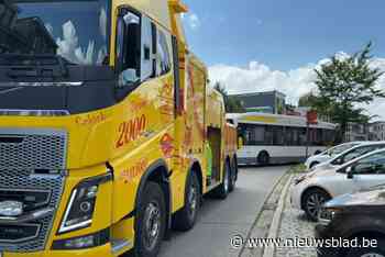 Lijnbus rijdt zich vast bij manoeuvre in Deurne: Ten Eekhovelei tijdlang versperd