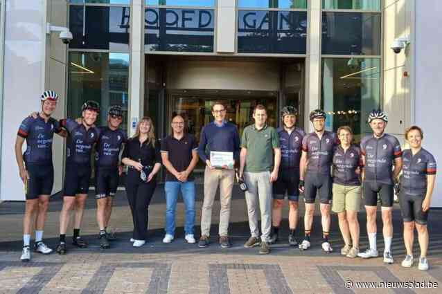 Sportievelingen fietsen ruim 300 km langs gespecialiseerde ziekenhuizen: “Aandacht vragen voor genetische aandoening DFNA9”