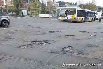 Slecht wegdek stationsomgeving wordt vernieuwd