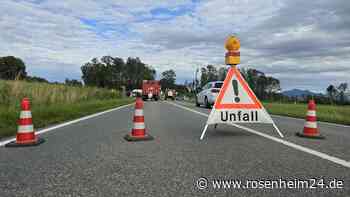 Kreuzungs-Crash in Bad Endorf: Auto und Lieferwagen prallen zusammen