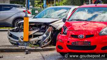 Twee auto's zwaar beschadigd bij ongeval Nieuwe Gouwe O.Z. in Gouda