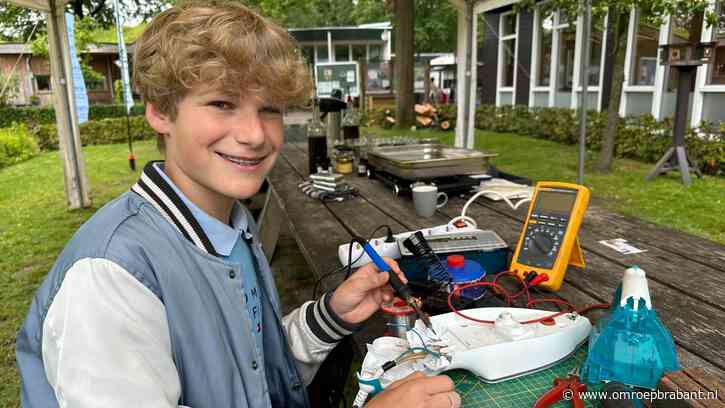 Rinke (13) repareert elektrische apparaten als hobby: 'Weggooien is zonde'