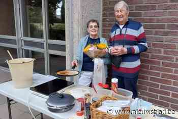 Buren en familie verrassen Karel en Geraldine met feest voor 65ste huwelijksverjaardag