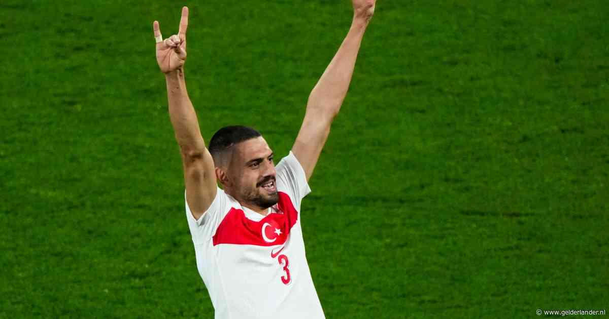 Duitse media: Turkse verdediger geschorst voor duel met Oranje na 'extreemrechtse groet’
