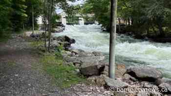 Police credit kayaker for whitewater rescue in Minden