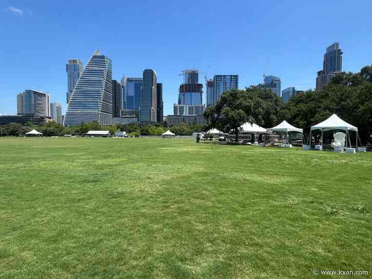 LIVE: Austinites gather for fireworks, music to celebrate July 4