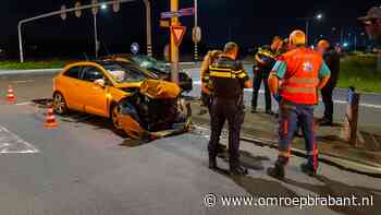 112-nieuws: auto's botsen in Oss • bestelbus raakt van de weg