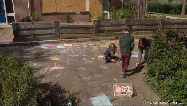 Lelystad - Buurtgenoten over explosies Botter 19 in Lelystad: "We willen gewoon dat het ophoudt"