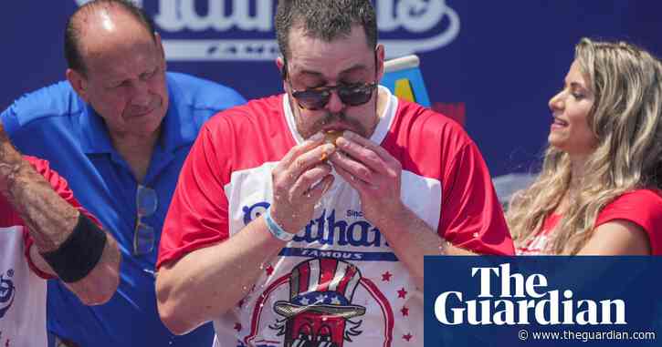 Bertoletti downs 58 hotdogs to fill gaping void left by Joey Chestnut