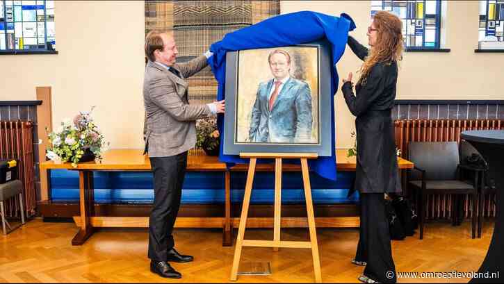 Almere - Zwijndrecht eert Almeerse burgemeester Hein van der Loo