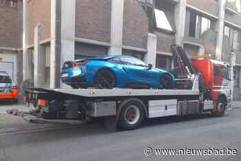 Politie neemt gehuurde sportwagen BMWi8 in beslag van twintiger zonder rijbewijs: “Verschillende meldingen van onverantwoord rijgedrag”