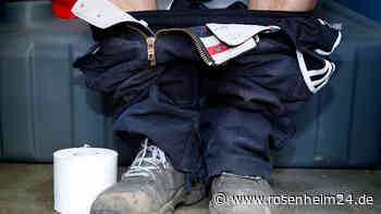 Schamlos im Schienenverkehr: Fahrgast zeigt Bahn-Mitarbeitern mehr als nur seine Fahrkarte