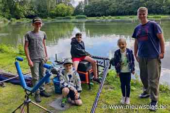 Steeds meer jongeren ontdekken hengelsport en ze vinden dat niet saai: “Je weet nooit wanneer je beet gaat hebben”