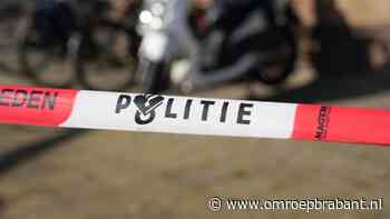 Agenten doen onderzoek naar dode in huis, politie sluit misdrijf niet uit