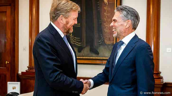 Dutch king swears in a new government 7 months after elections