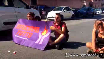 Dopo il femminicidio di Manuela Petrangeli le attiviste bloccano la Portuense